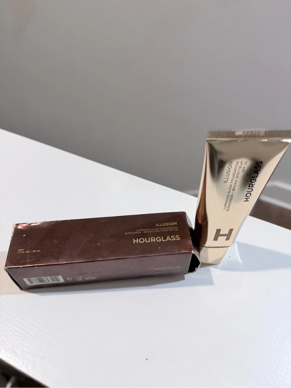 Hourglass Illusion Luminous Glow Foundation - Metallic Brown Packaging